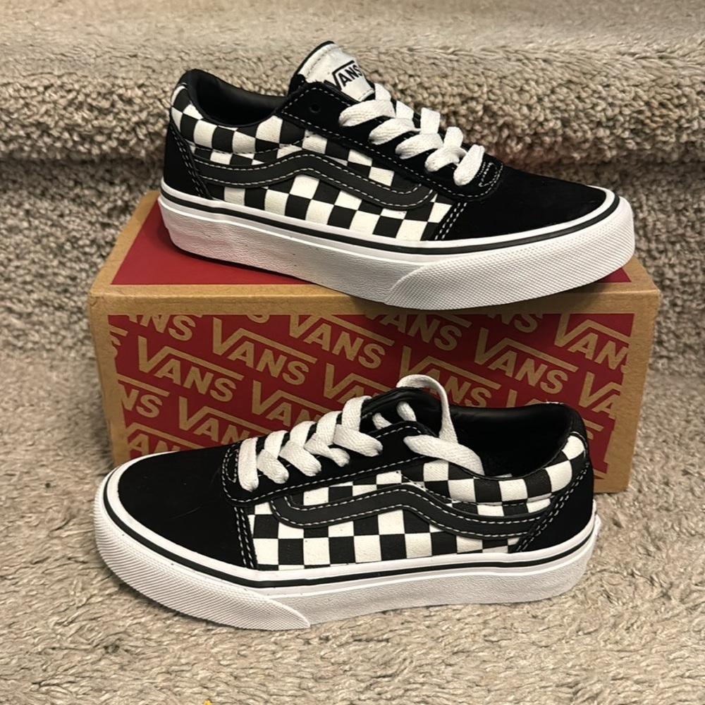 Vans kids ward brand new with box